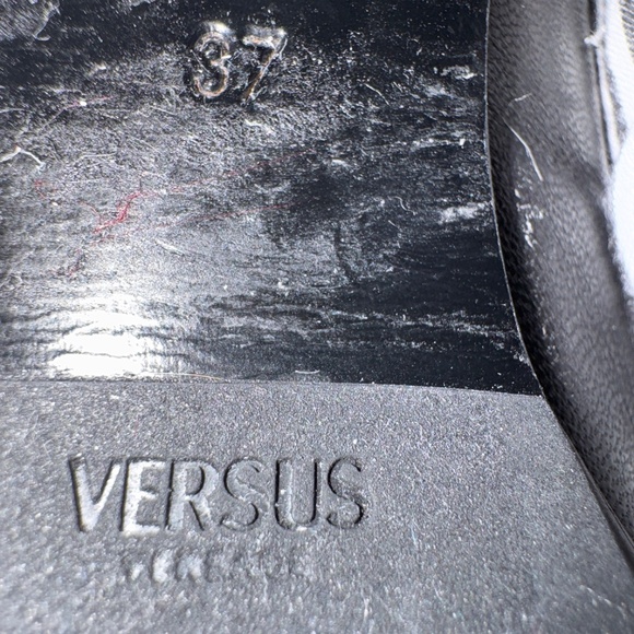 Statement Versus boots. - Picture 3 of 7